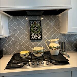 Tabletops Unlimited "Kensington Garden" vitroceramic bowls and pitcher